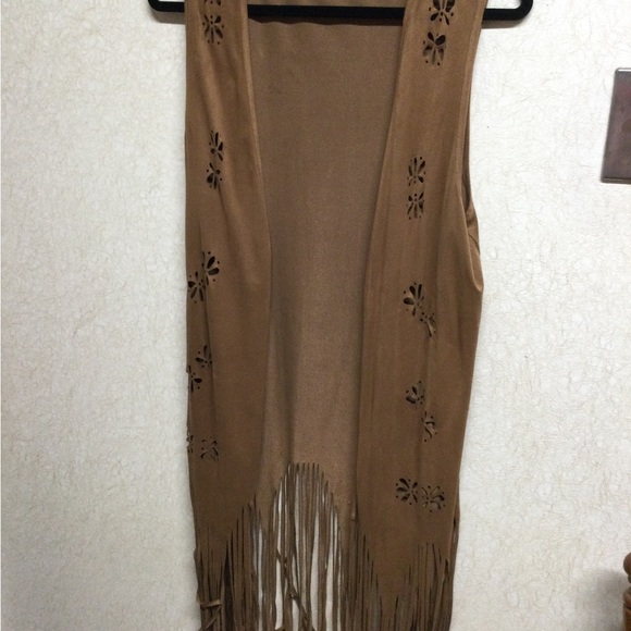 Accessories - This is a wrap that is in a western style